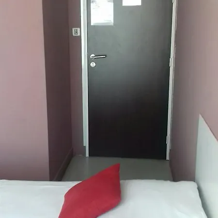 好阳光酒店 *